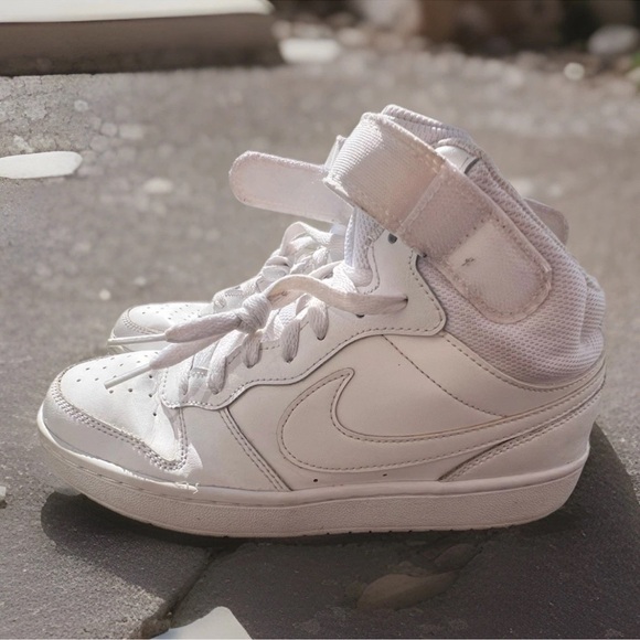 Nike Court Borough Mid 2 White Sneakers Youth 7Y (Women’s 8.5 / Men’s 7) - Picture 1 of 8